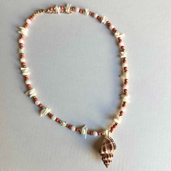 Ocean Muse Shell Necklace - Picture 6 of 8